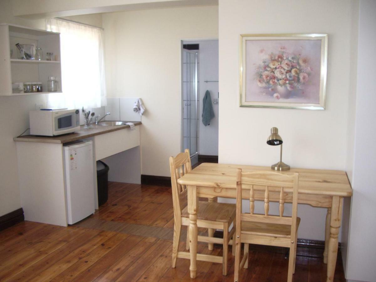 Dee'S Bnb Pretoria-Noord Extérieur photo